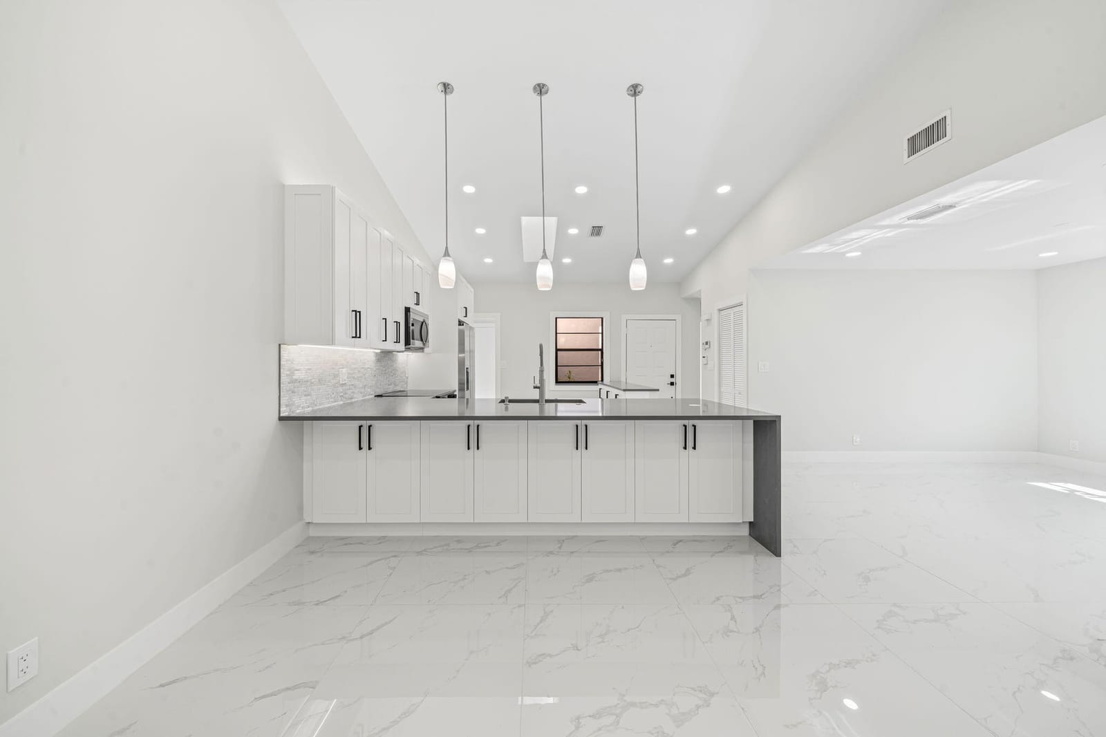 6371 Kings Gate Circle — photo 8