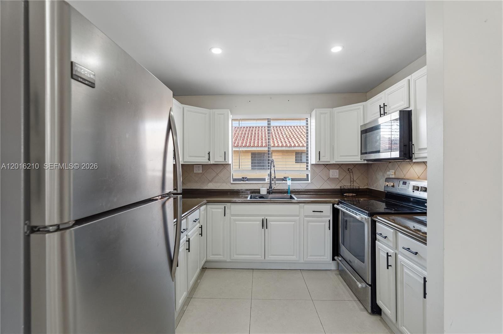 2735 W 60th Place 204, Hialeah, FL 33016 photo 5