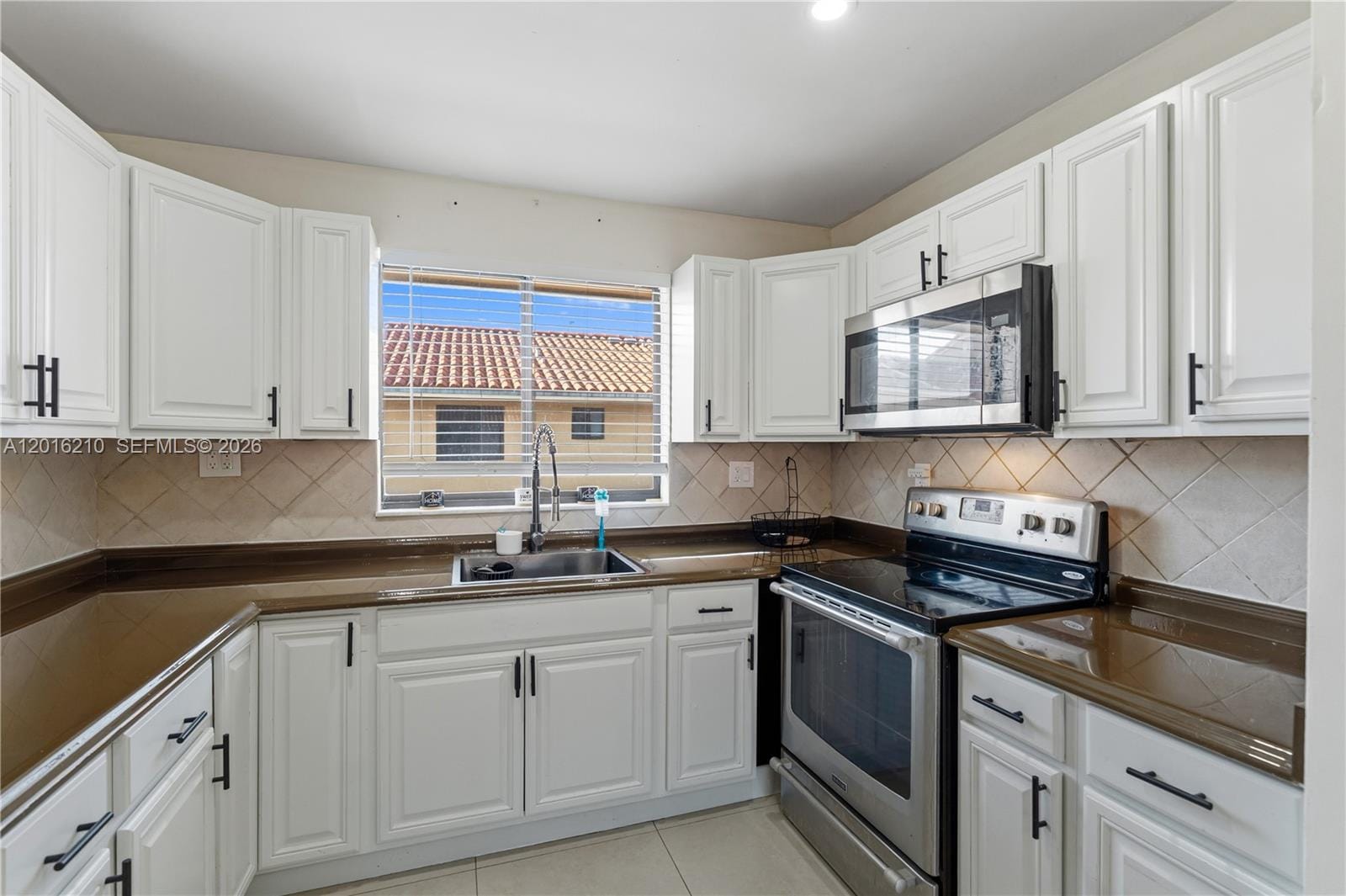 2735 W 60th Place 204, Hialeah, FL 33016 photo 6