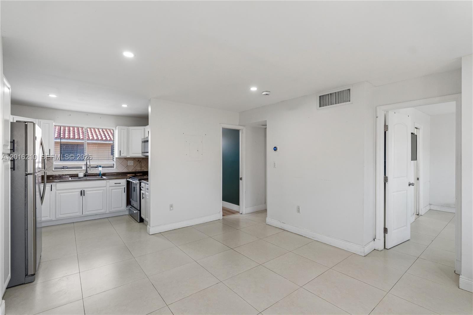2735 W 60th Place 204, Hialeah, FL 33016 photo 8