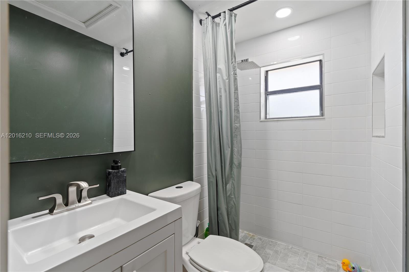 2735 W 60th Place 204, Hialeah, FL 33016 photo 9