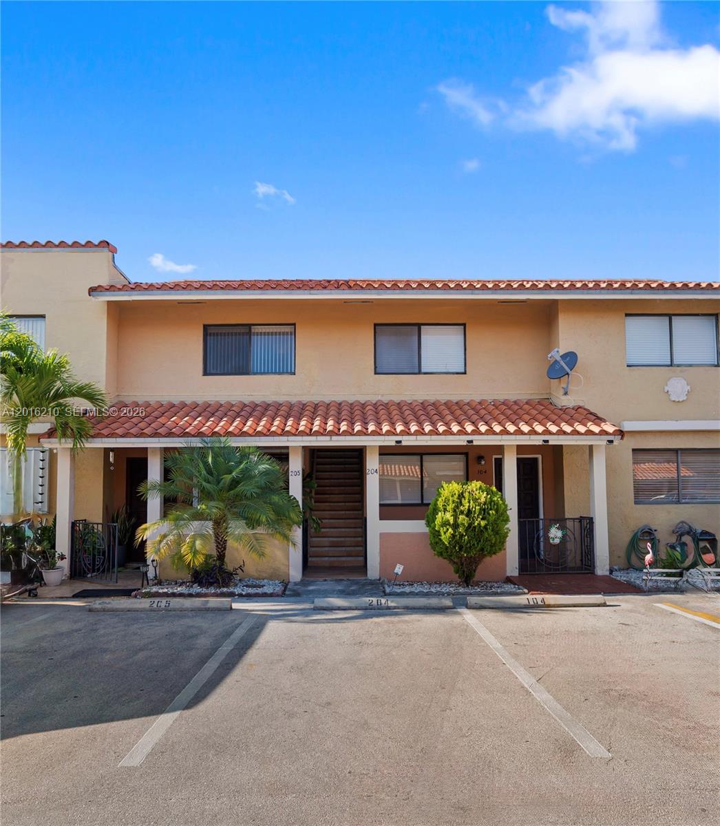 2735 W 60th Place 204, Hialeah, FL 33016, Hialeah