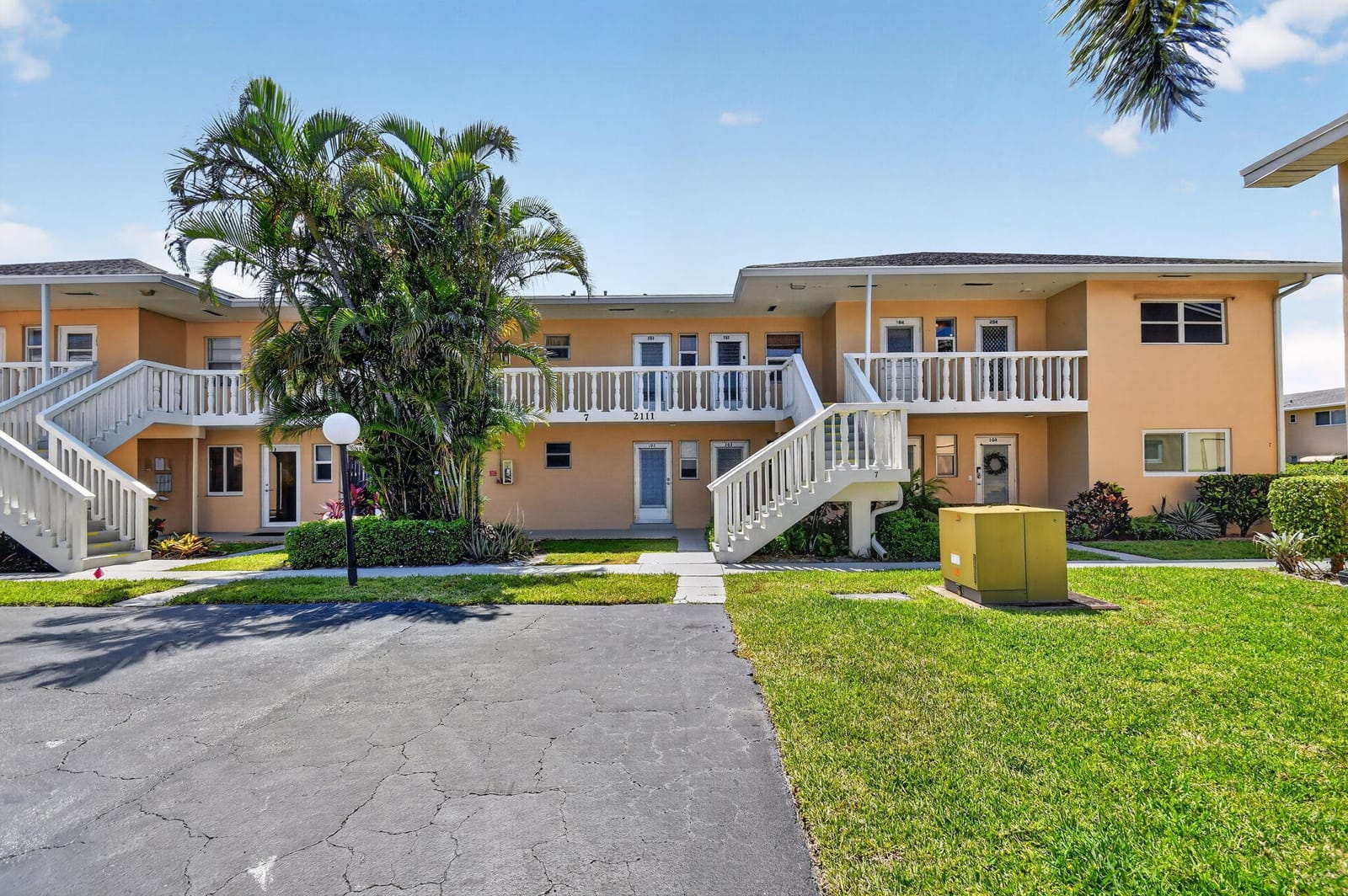 2111 NE 1st Court 204, Boynton Beach, FL 33435 photo 2