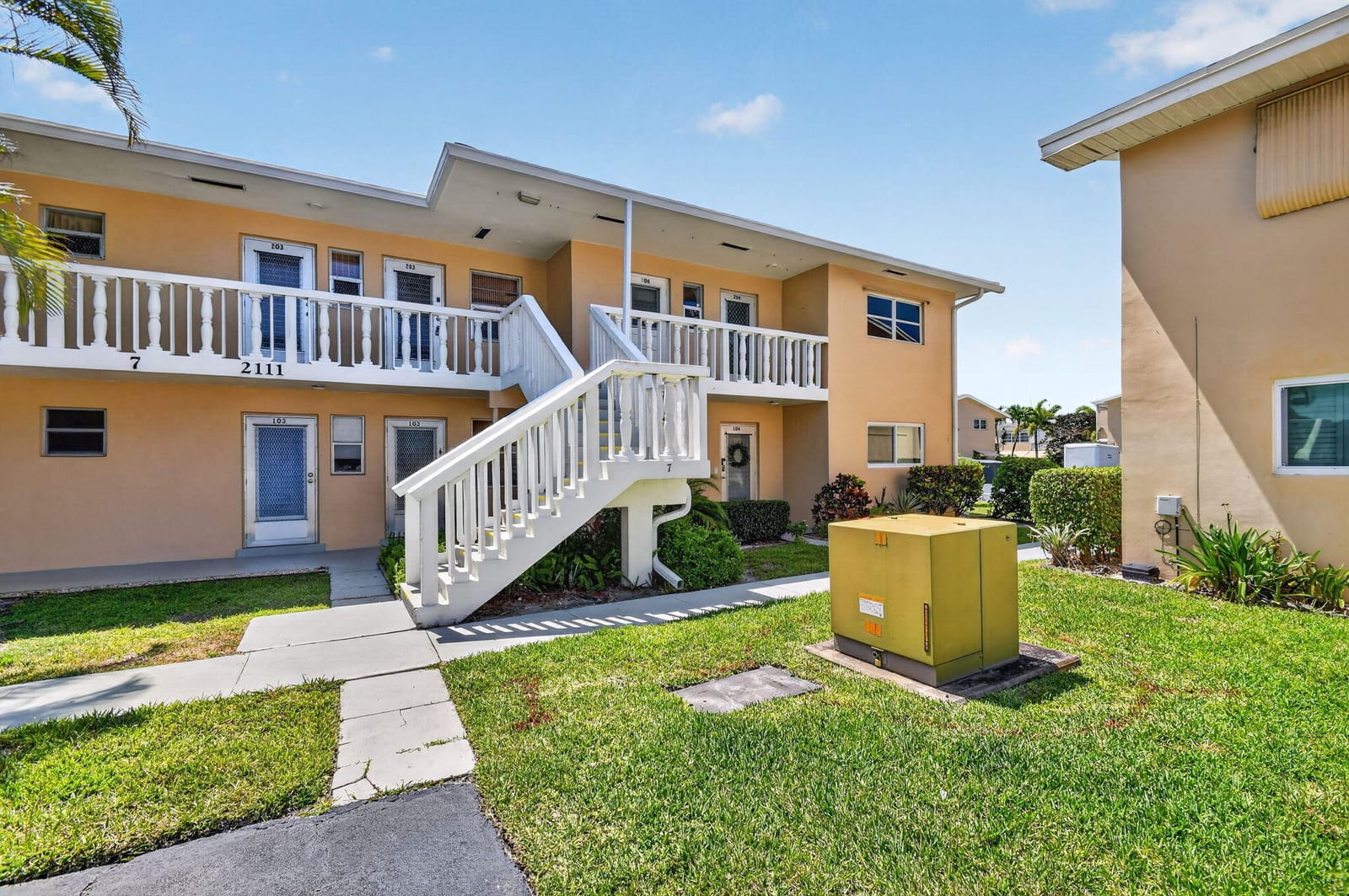 2111 NE 1st Court 204, Boynton Beach, FL 33435 photo 3