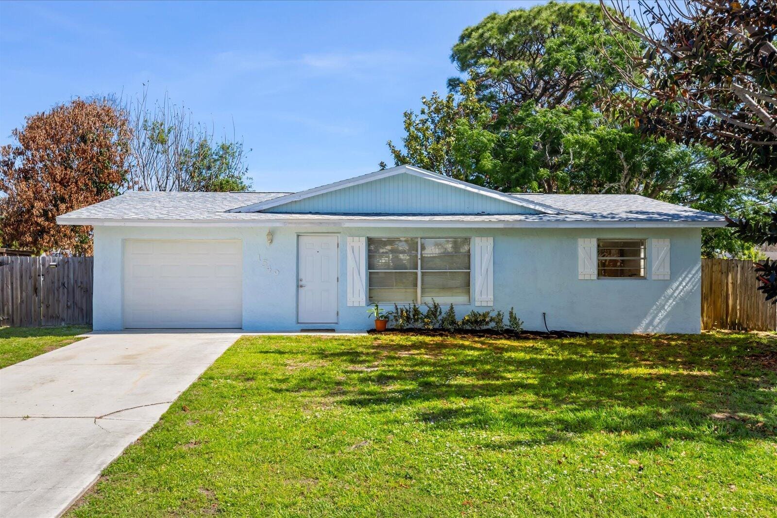 1549 SE Minorca Avenue — photo 2