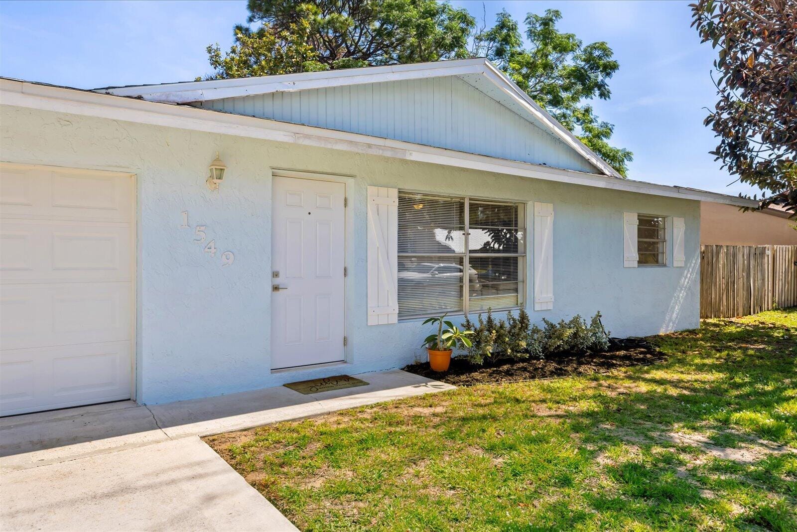 1549 SE Minorca Avenue — photo 3