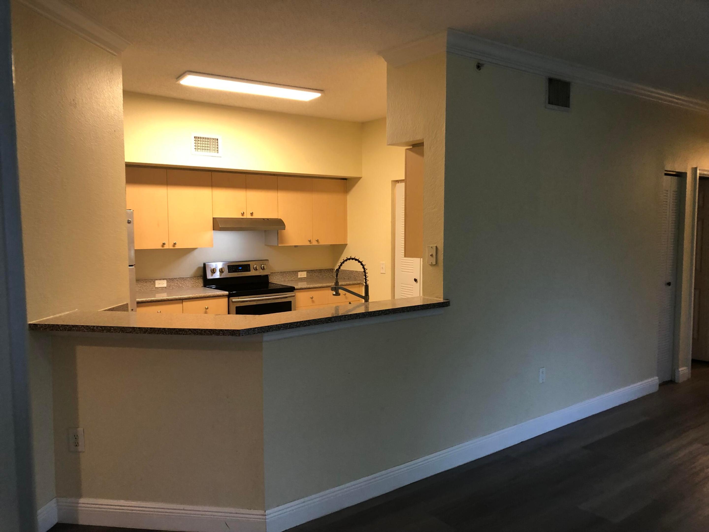 330 Crestwood Circle 303, Royal Palm Beach, FL 33411, Royal Palm Beach