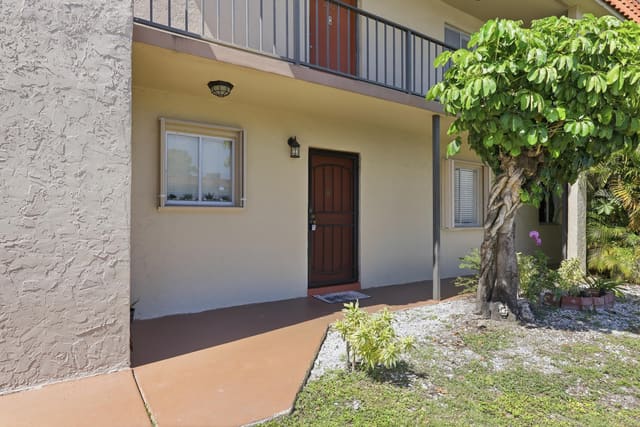 6074 Forest Hill Boulevard 101, Forest Hill Gardens, West Palm Beach, FL