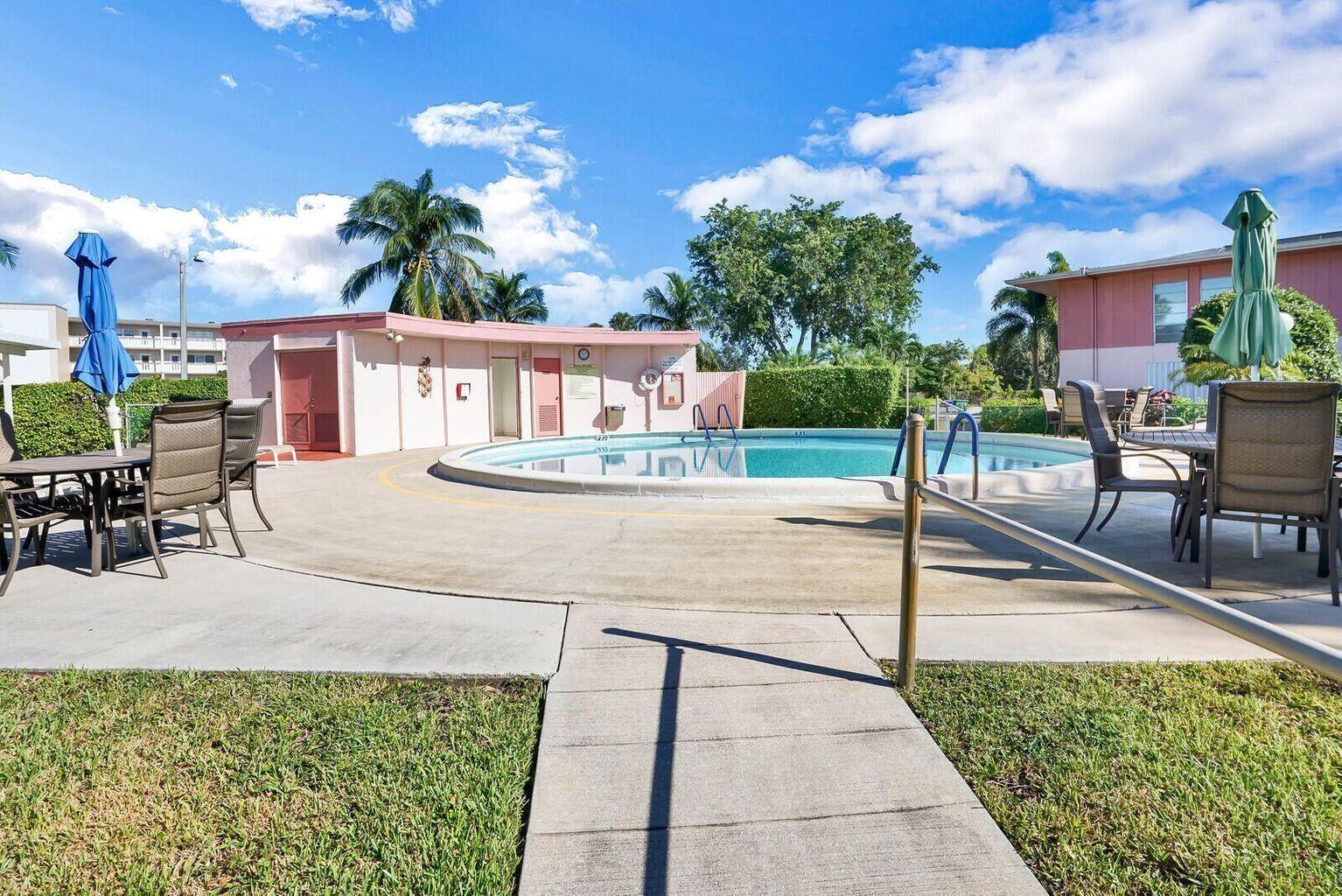 11 Golfs Edge E E, West Palm Beach, FL 33417, West Palm Beach