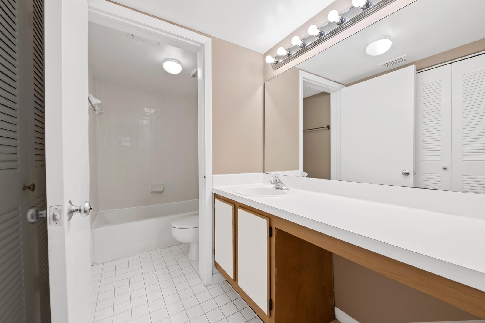 2861 N Oakland Forest Drive 202 — photo 11