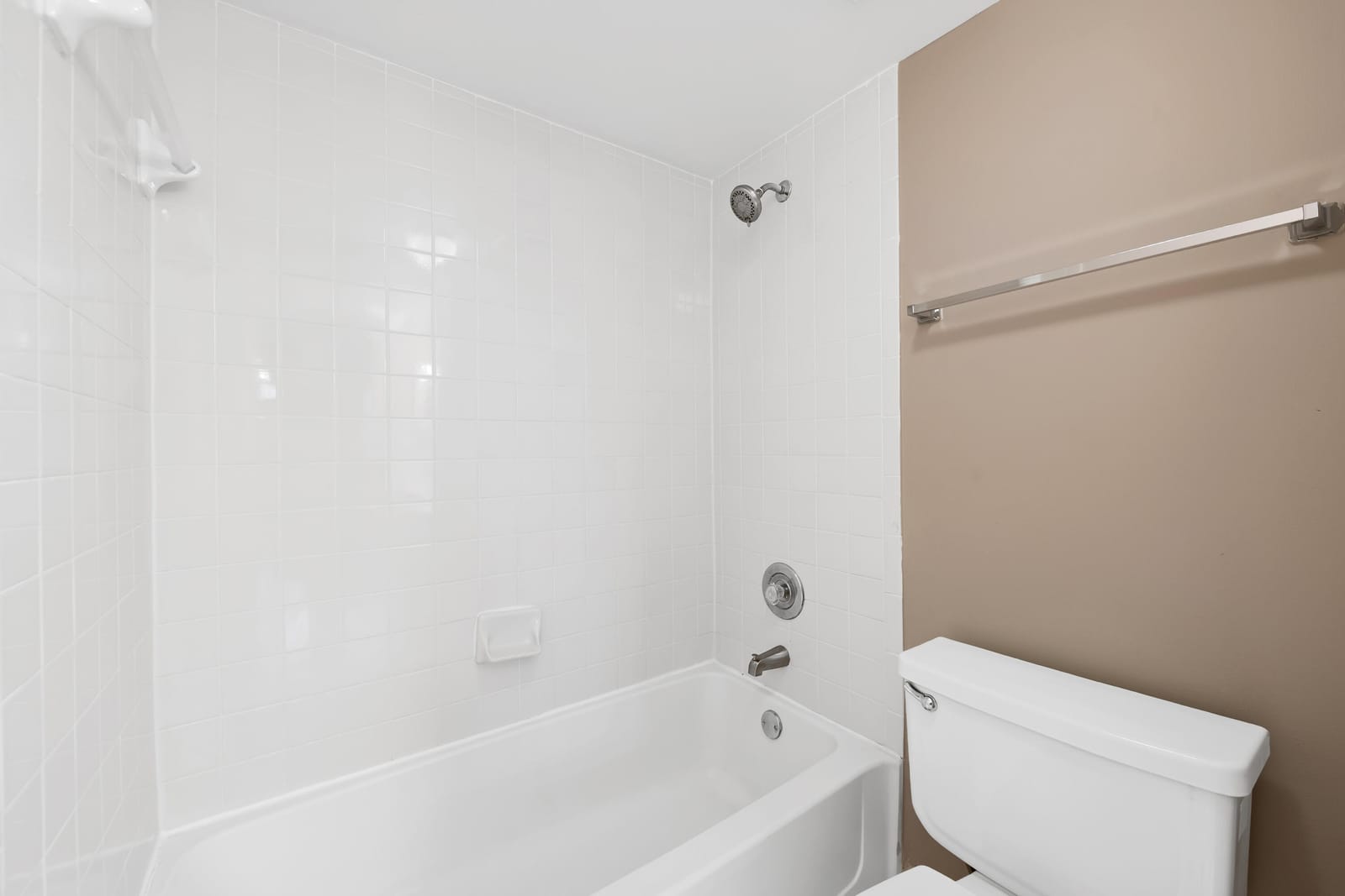 2861 N Oakland Forest Drive 202 — photo 12