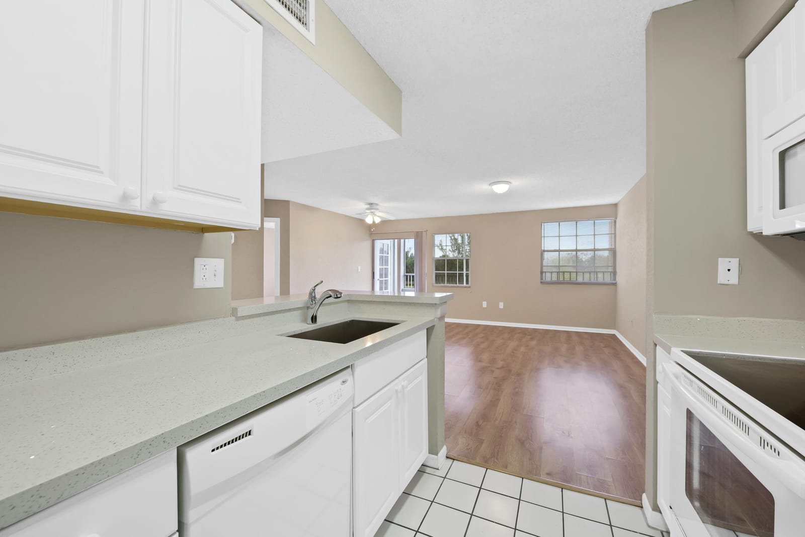 2861 N Oakland Forest Drive 202 — photo 3