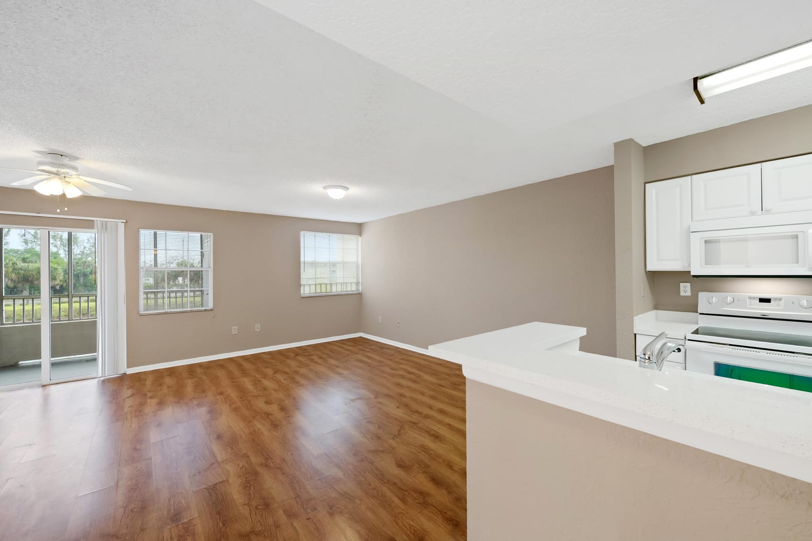 2861 N Oakland Forest Drive 202 — photo 4