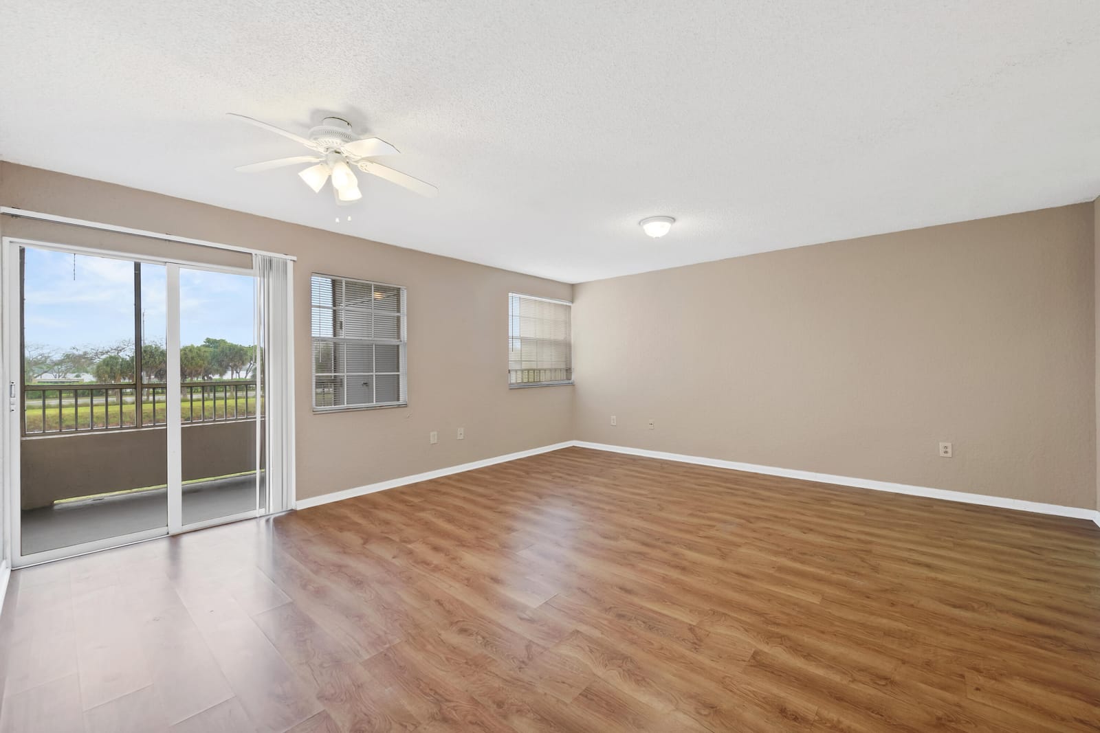 2861 N Oakland Forest Drive 202 — photo 6