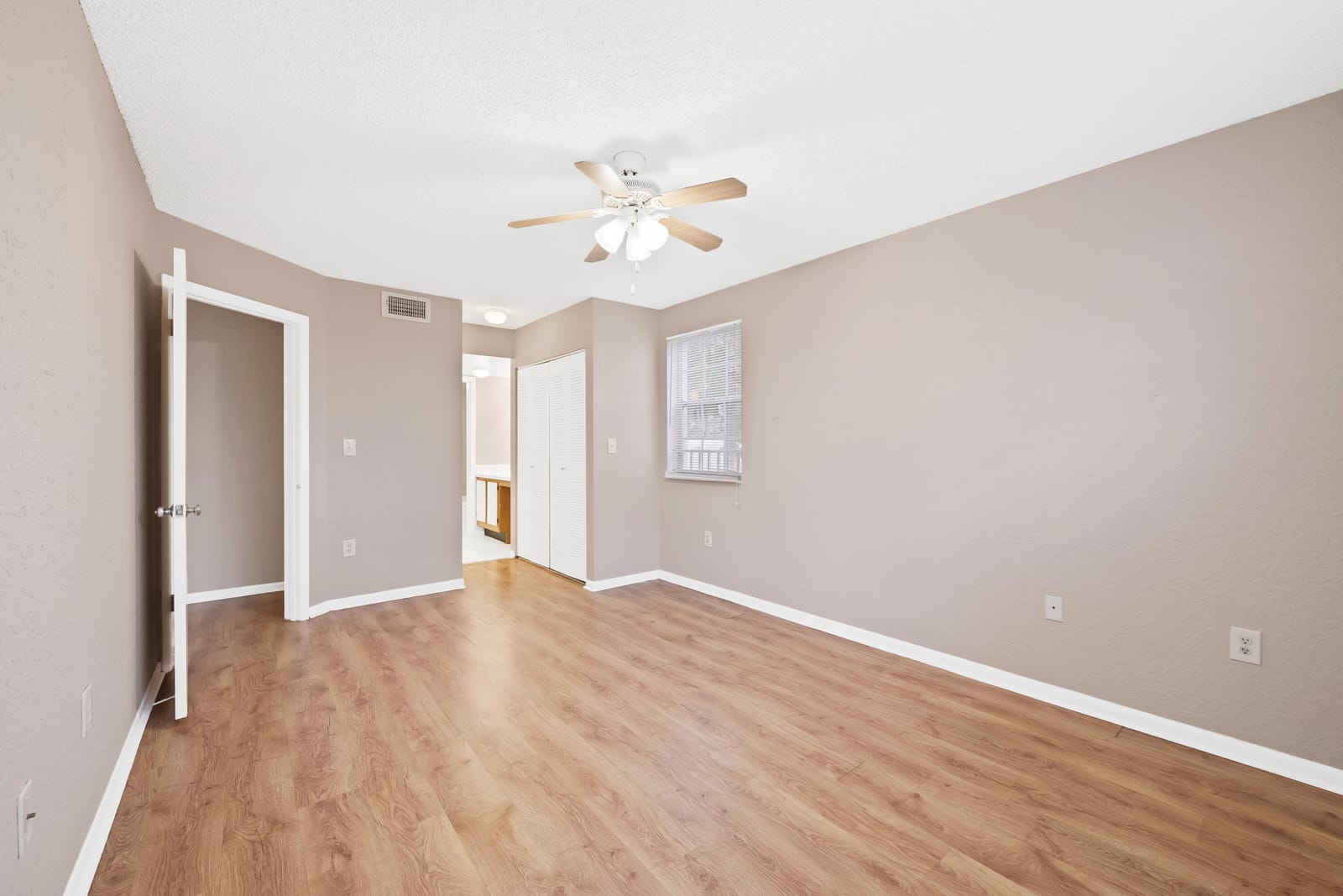 2861 N Oakland Forest Drive 202 — photo 8