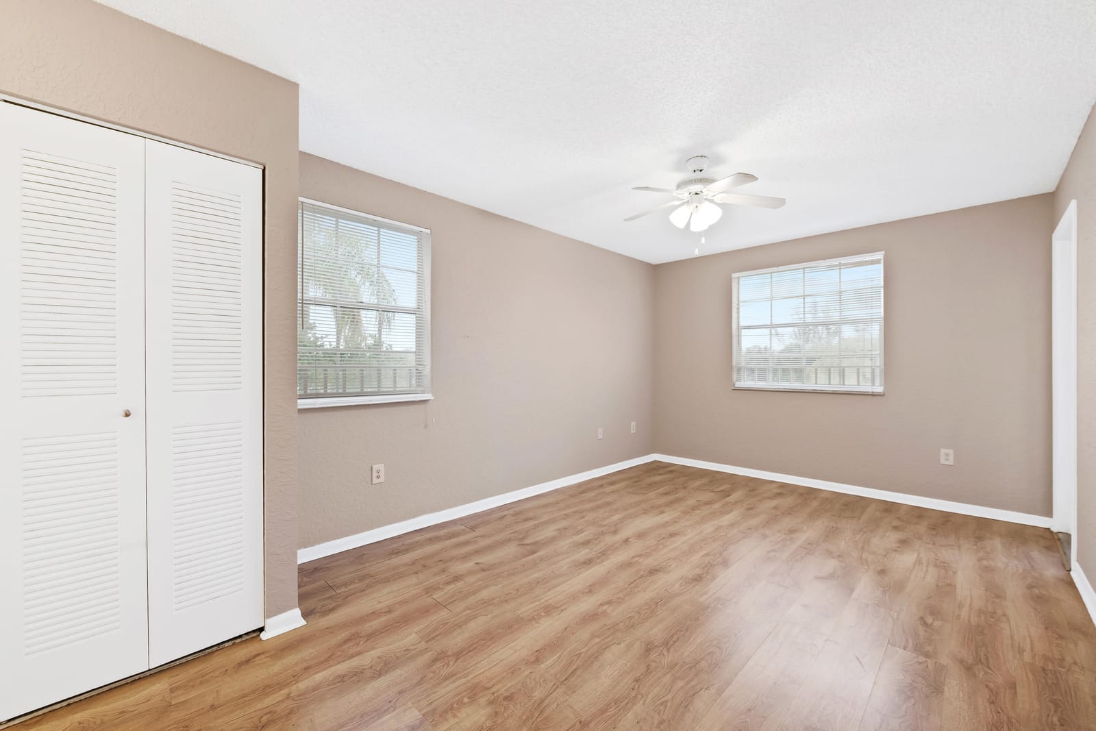 2861 N Oakland Forest Drive 202 — photo 9
