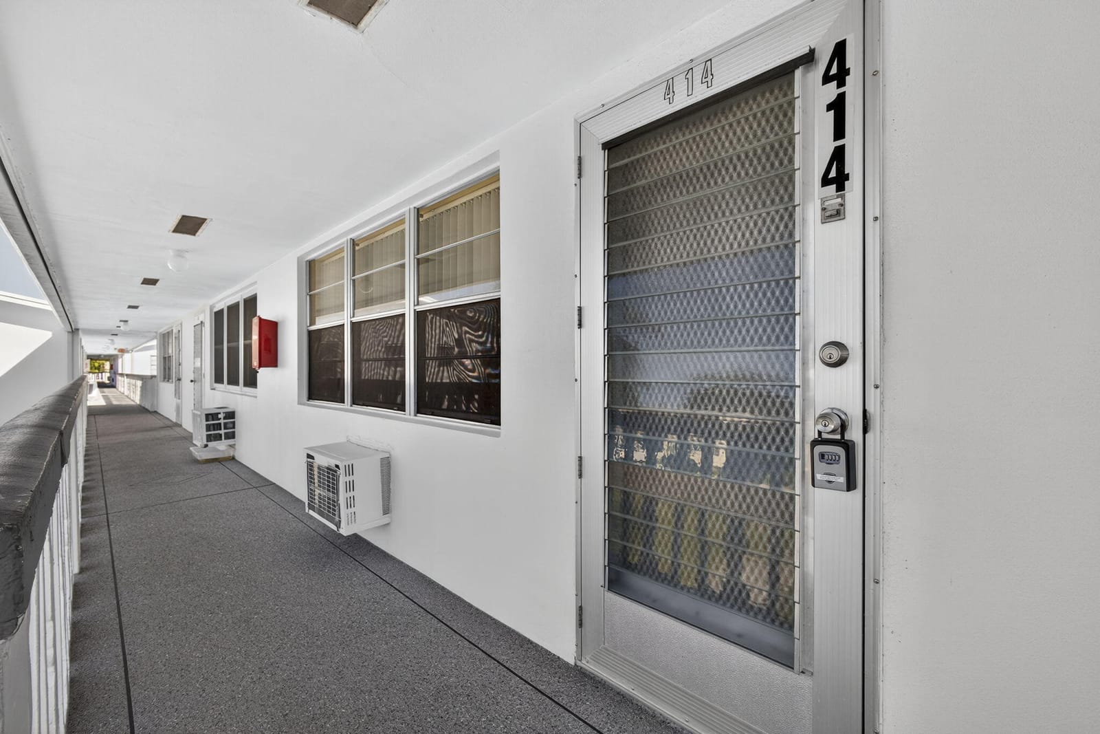 414 Windsor R, West Palm Beach, FL 33417 photo 2