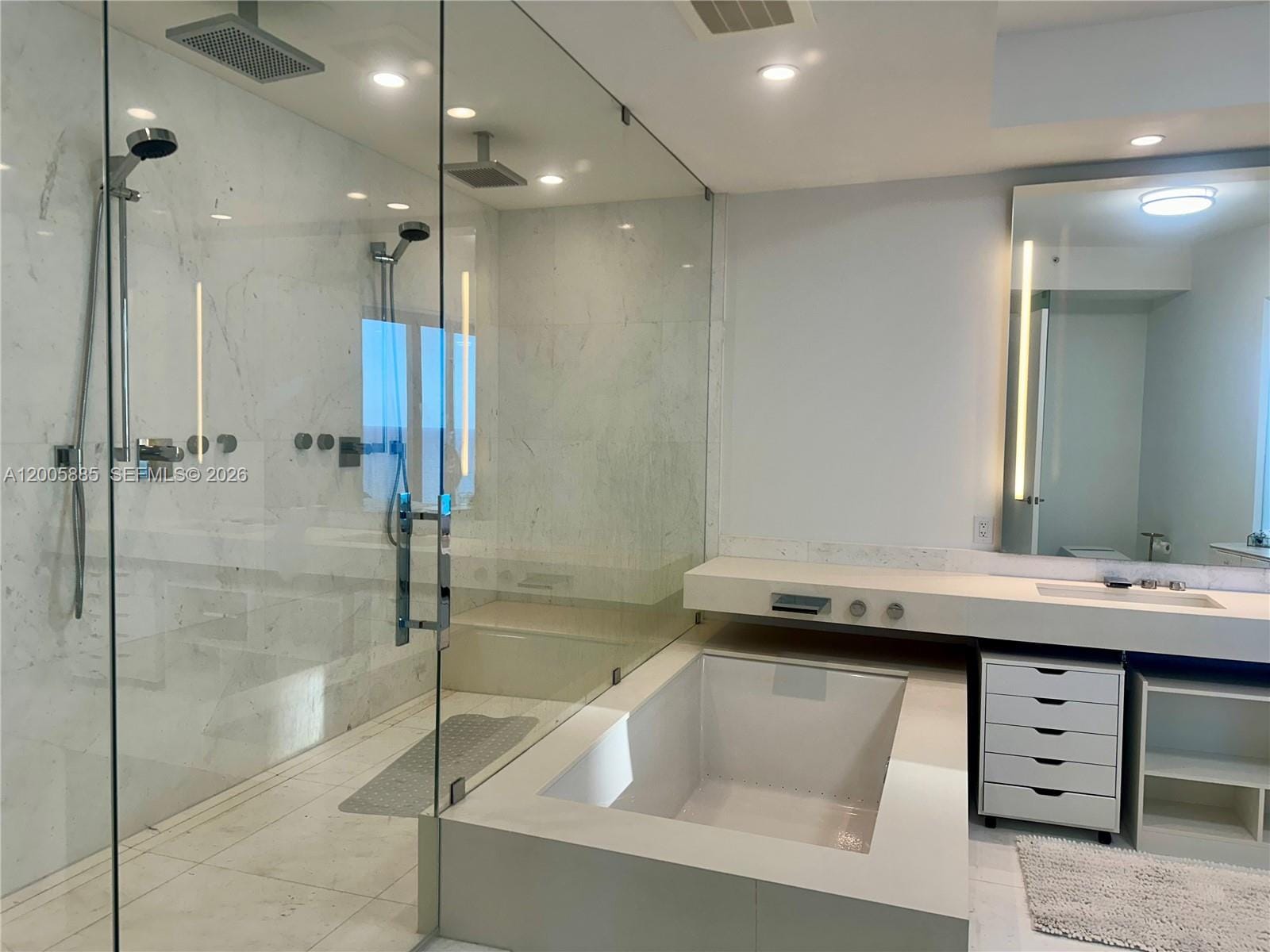 18555 Collins Avenue 1705, Sunny Isles Beach, FL 33160 photo 17