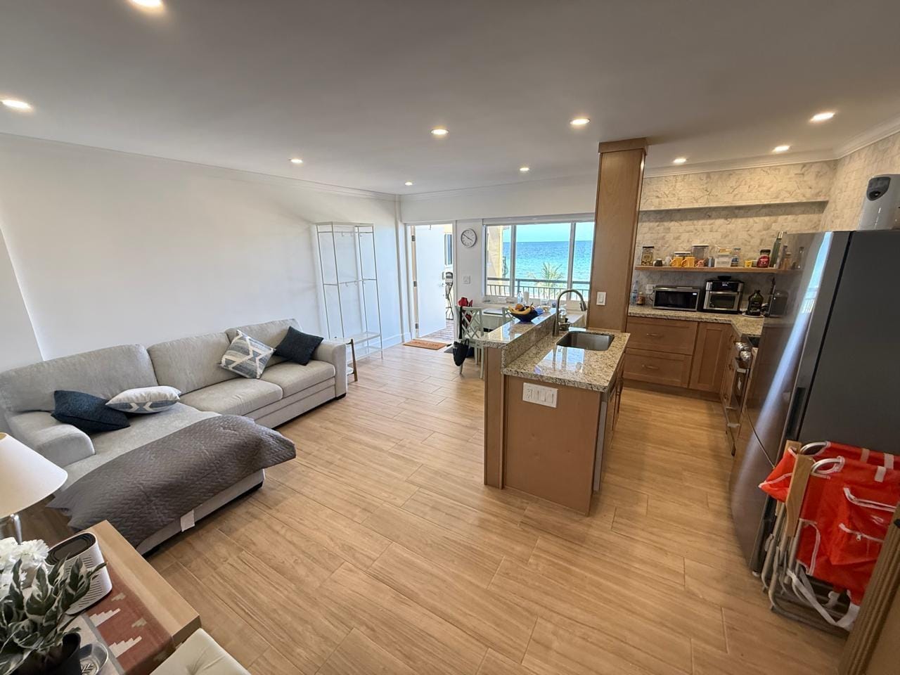 1815 N Surf Road 402 — photo 12