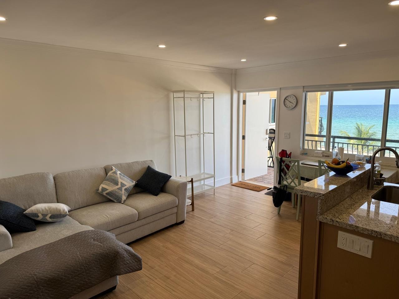 1815 N Surf Road 402 — photo 7