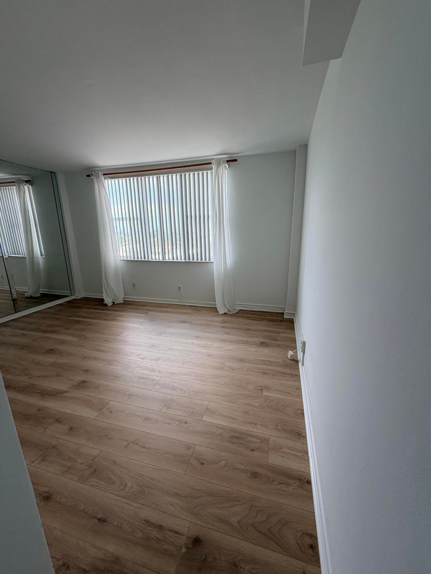 9195 Collins Avenue 913 — photo 6