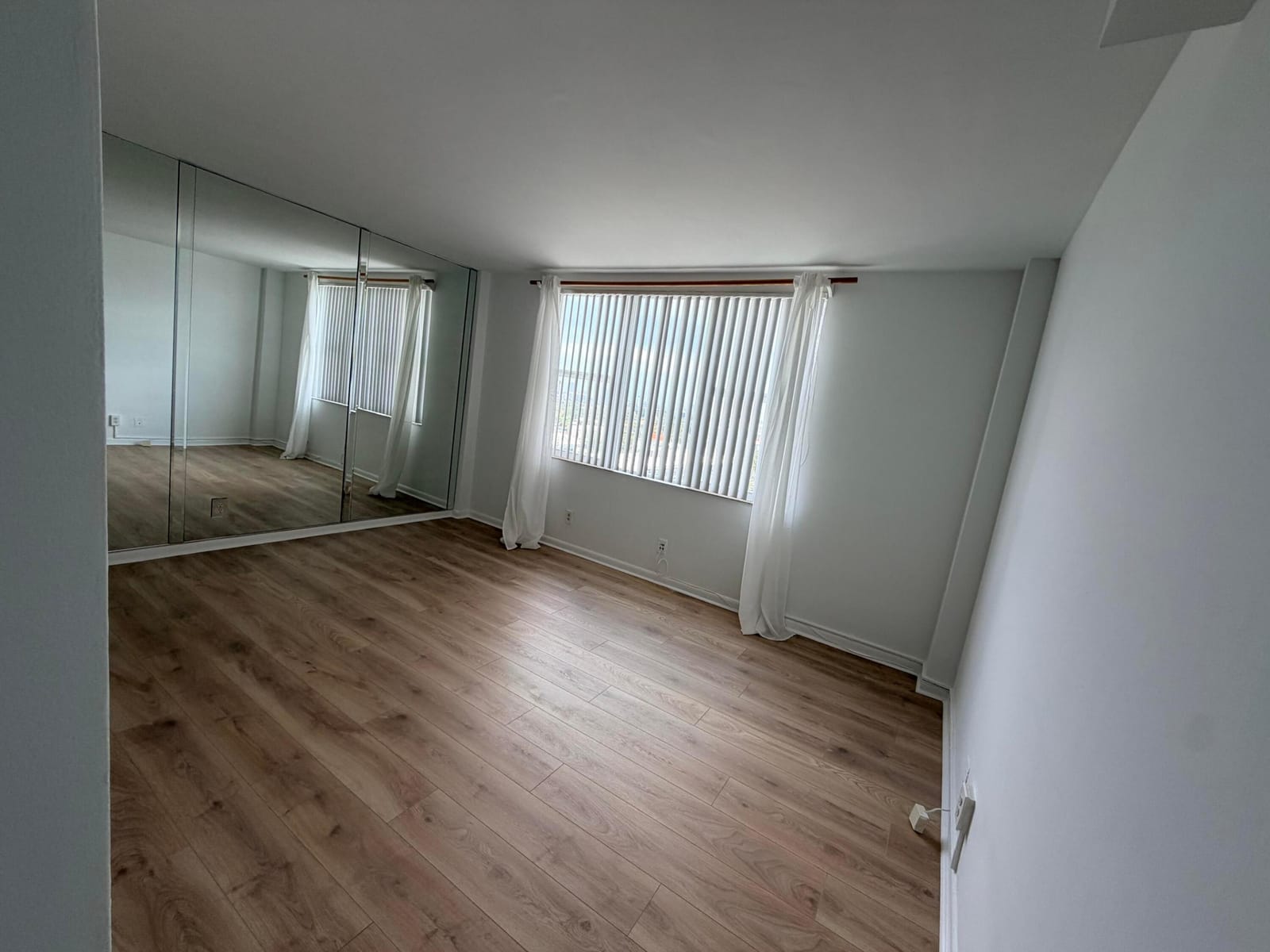 9195 Collins Avenue 913 — photo 7