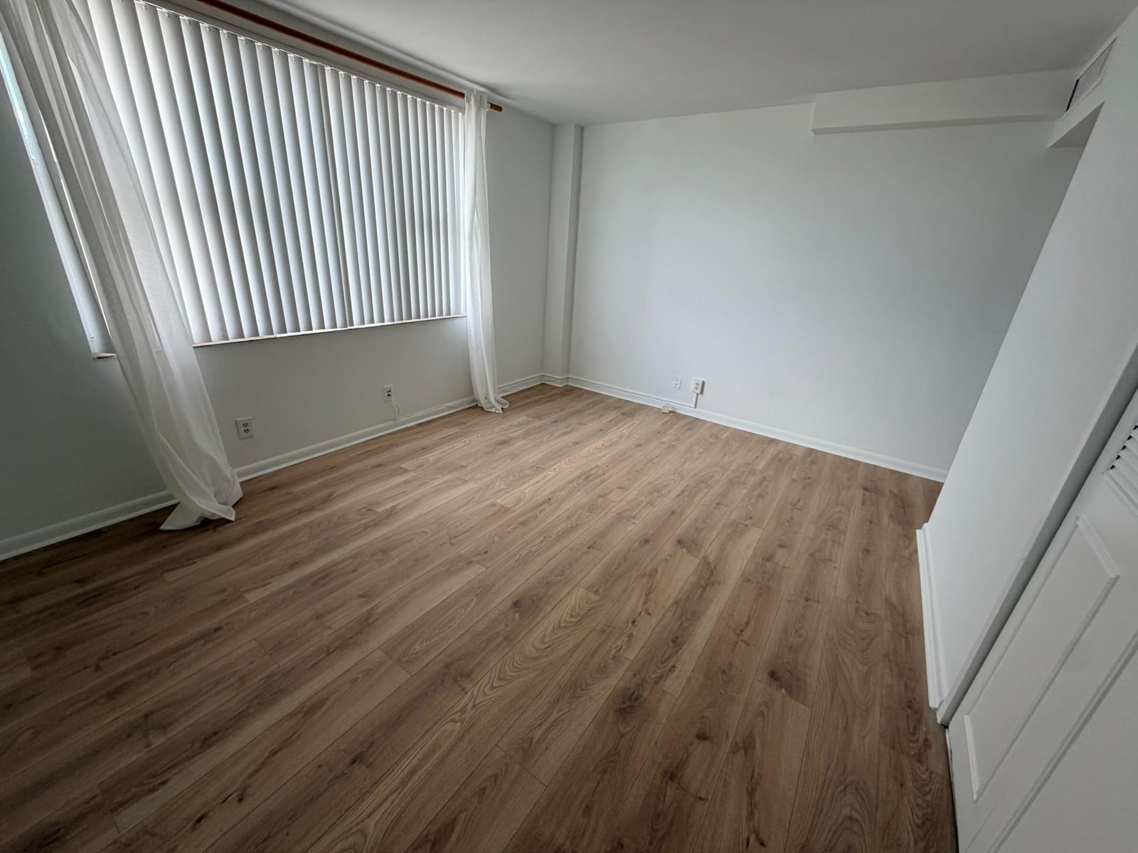 9195 Collins Avenue 913 — photo 8