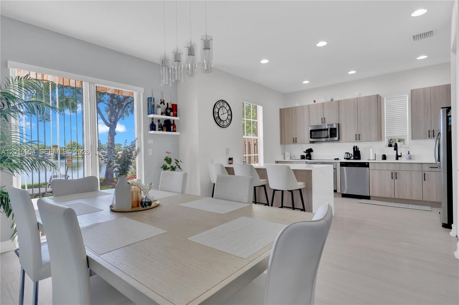 6893 Julia Gardens Drive — photo 2