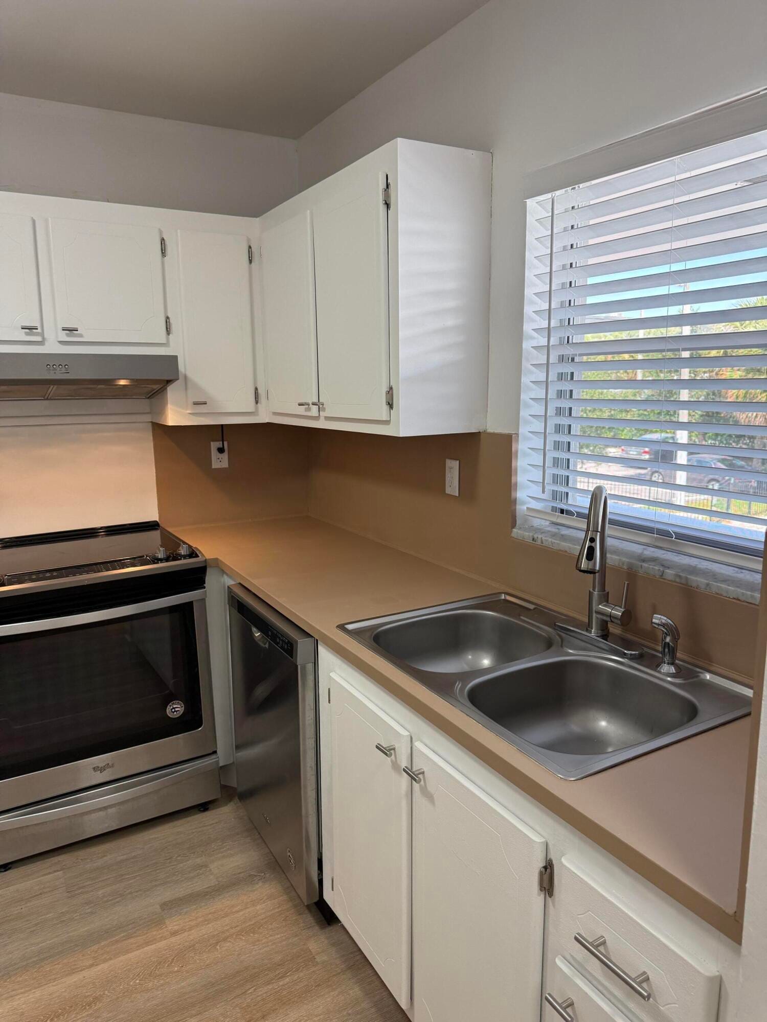 1400 NE 55th Street 206 — photo 3