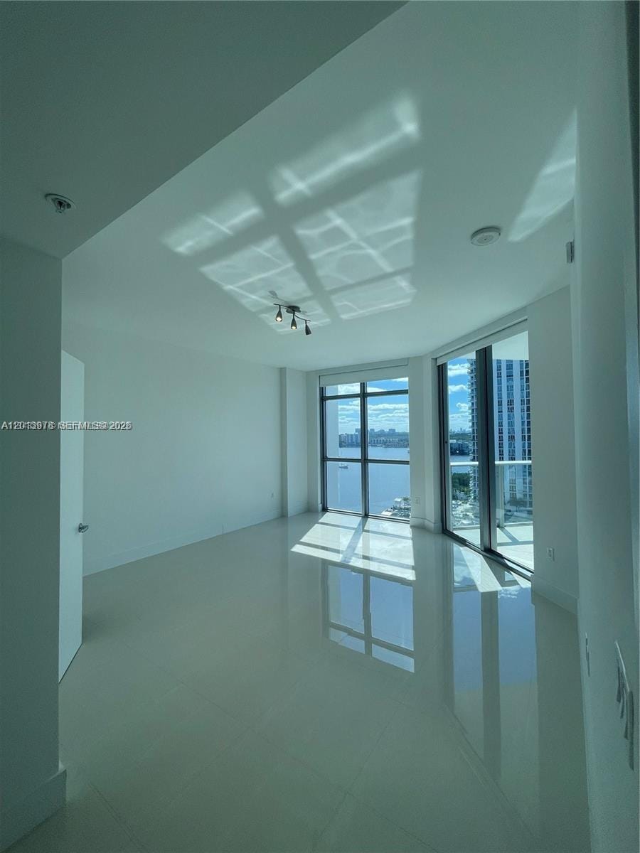 17301 S Biscayne Boulevard 1205, North Miami Beach, FL 33160 photo 19
