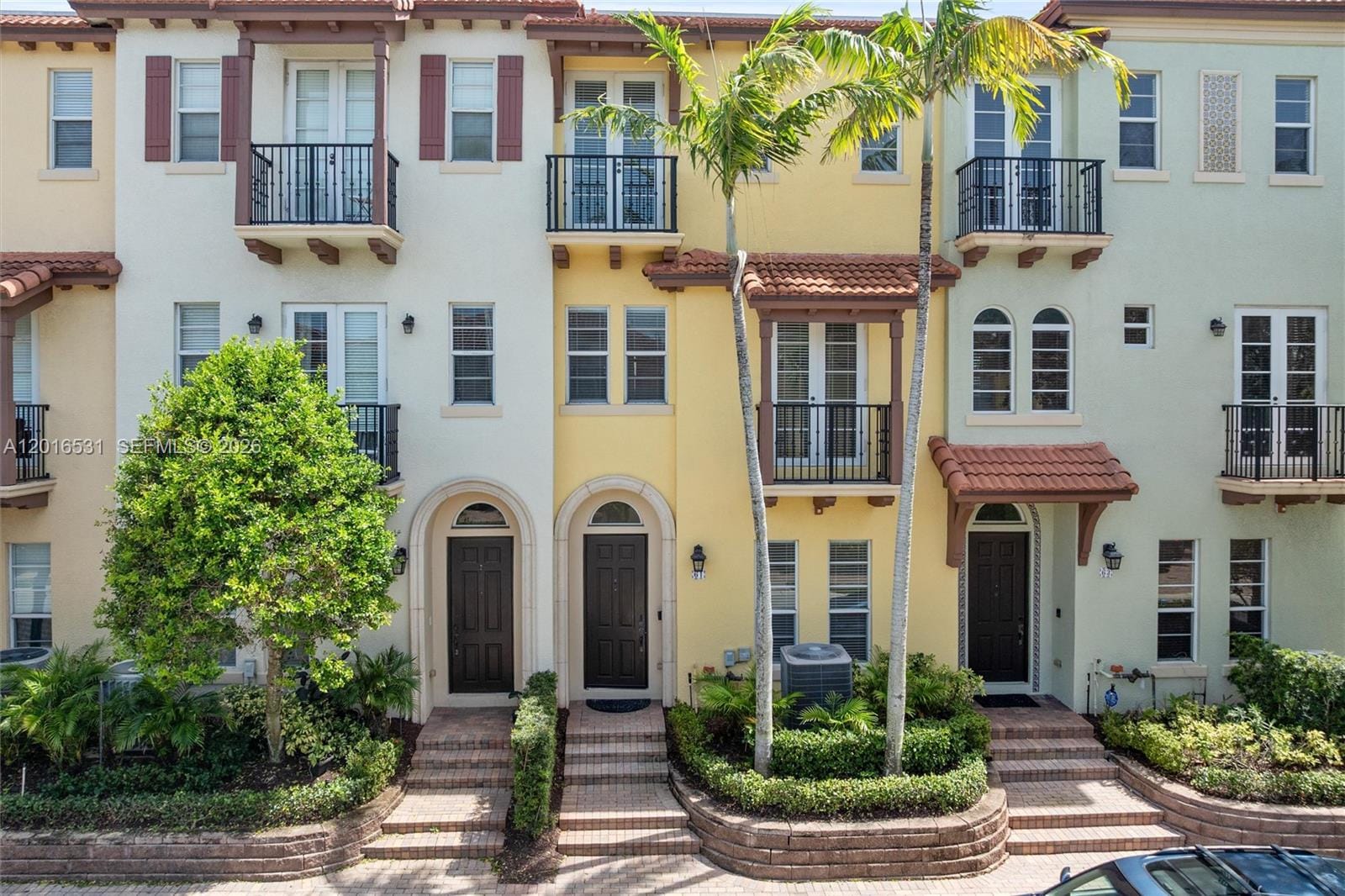 3 bedroom home for sale at 61 Via Floresta, Boca Raton, FL 33487 — $798,800