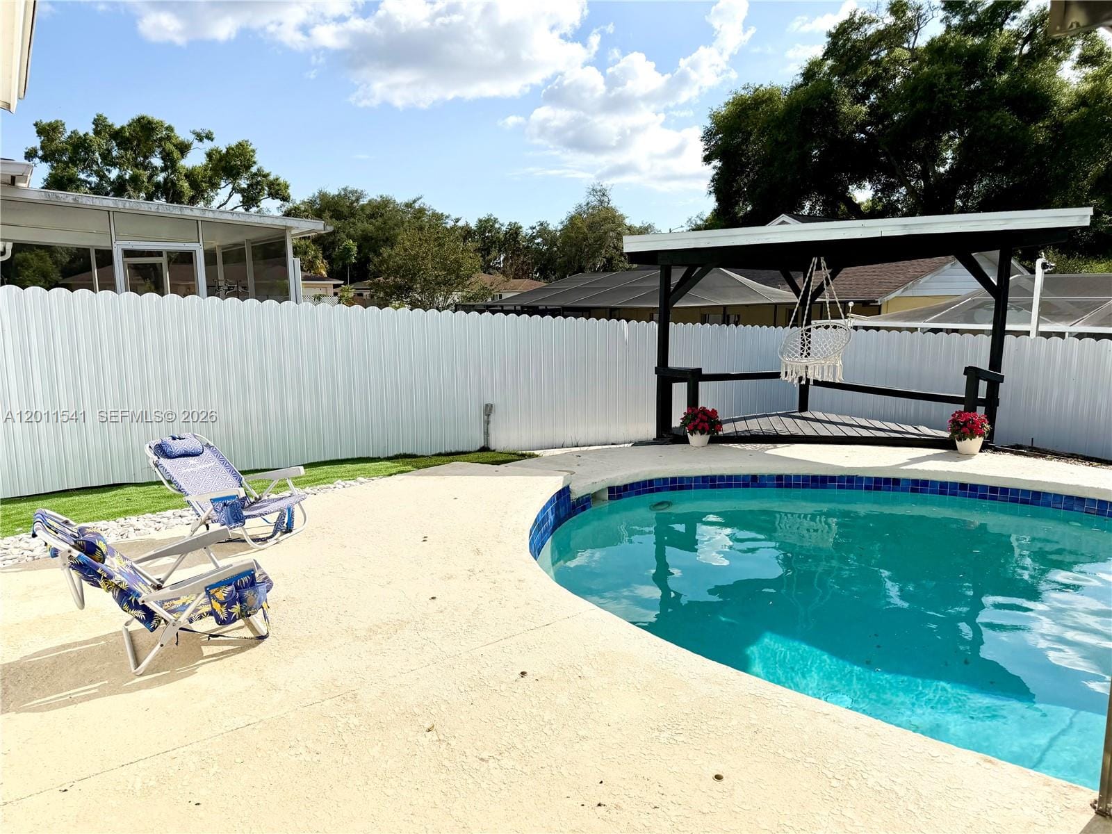 143 Valley Circle, Tampa, FL 33510 photo 4