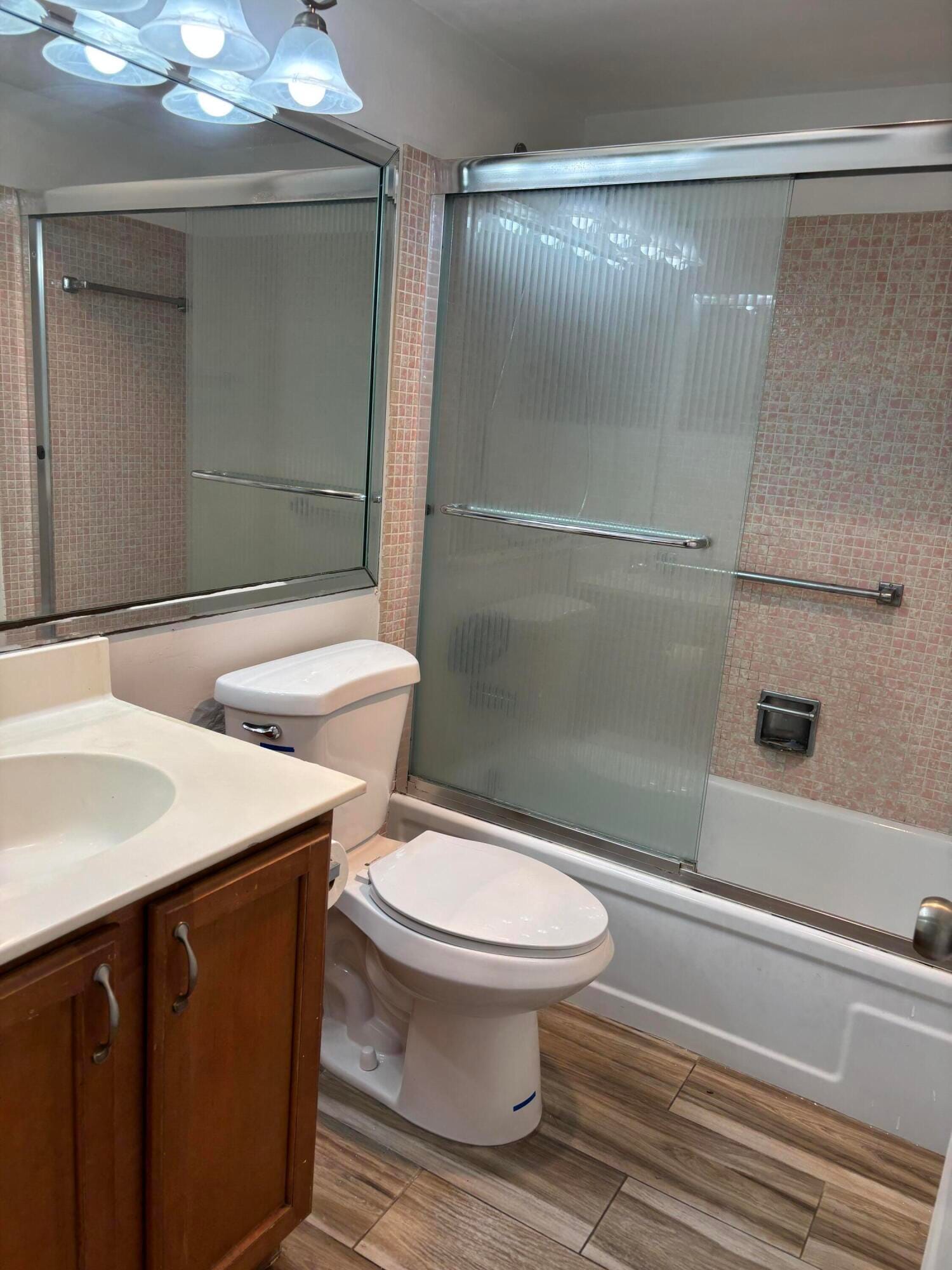 218 Windsor J — photo 3