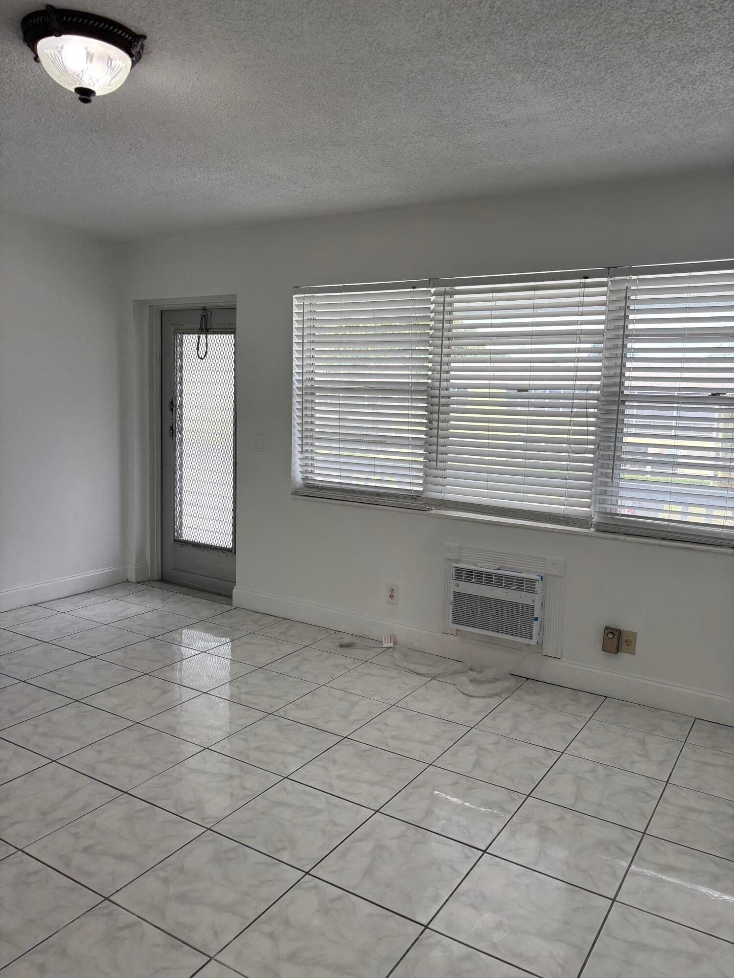 218 Windsor J — photo 10