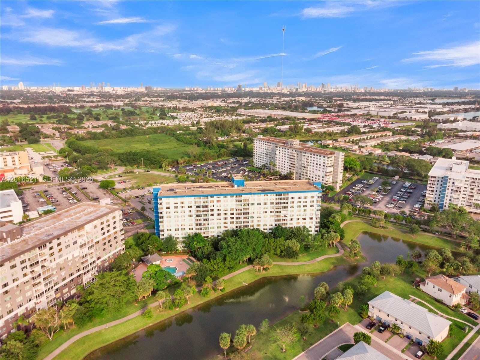 4001 Hillcrest Drive 812, Hollywood, FL 33021 photo 2