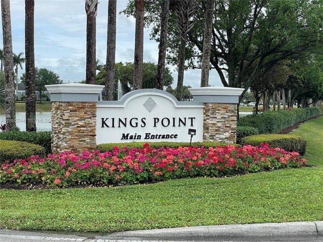 318 Seville N, Delray Beach, FL 33446