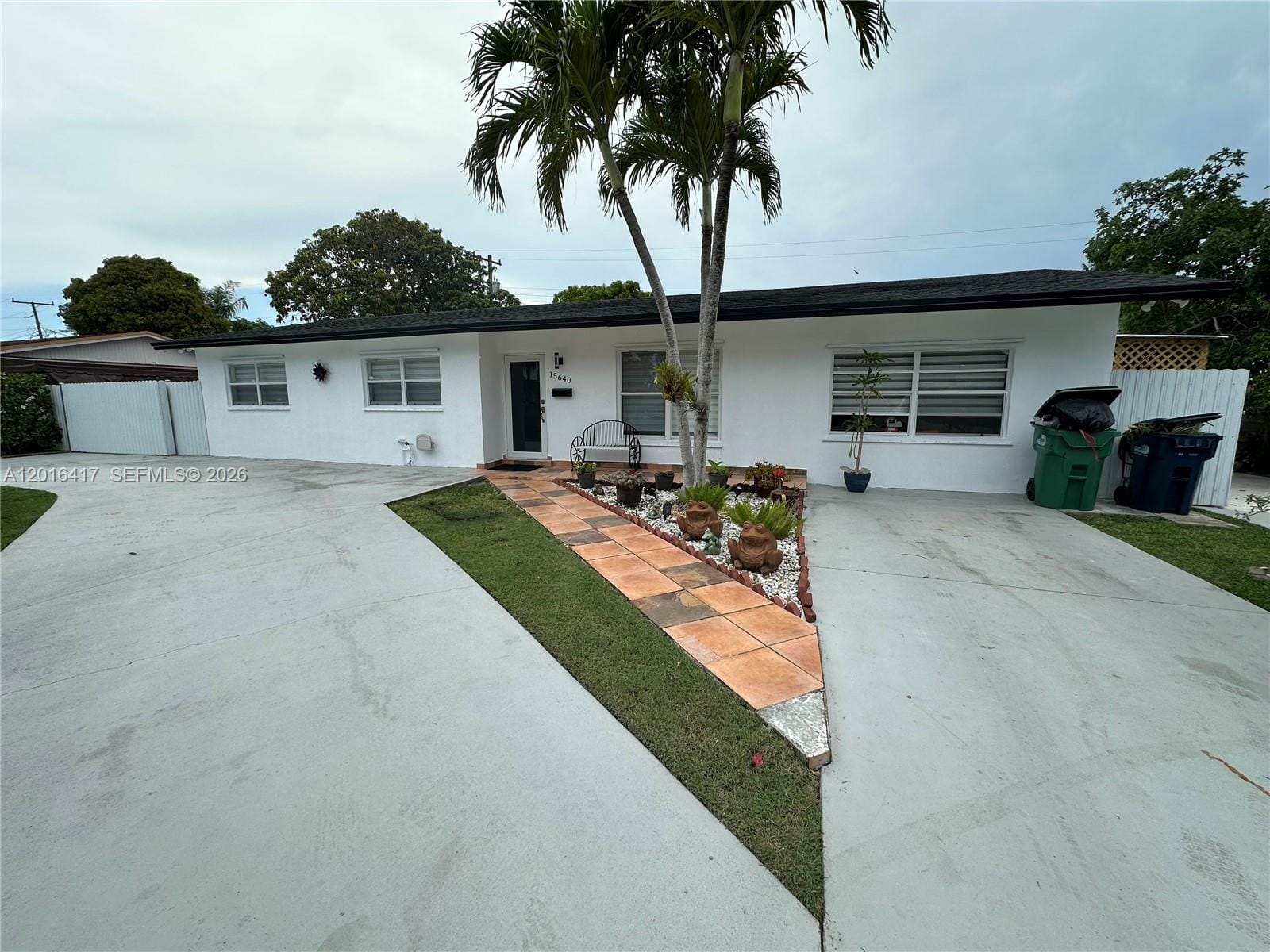 15640 SW 102nd Place 15640 — photo 2