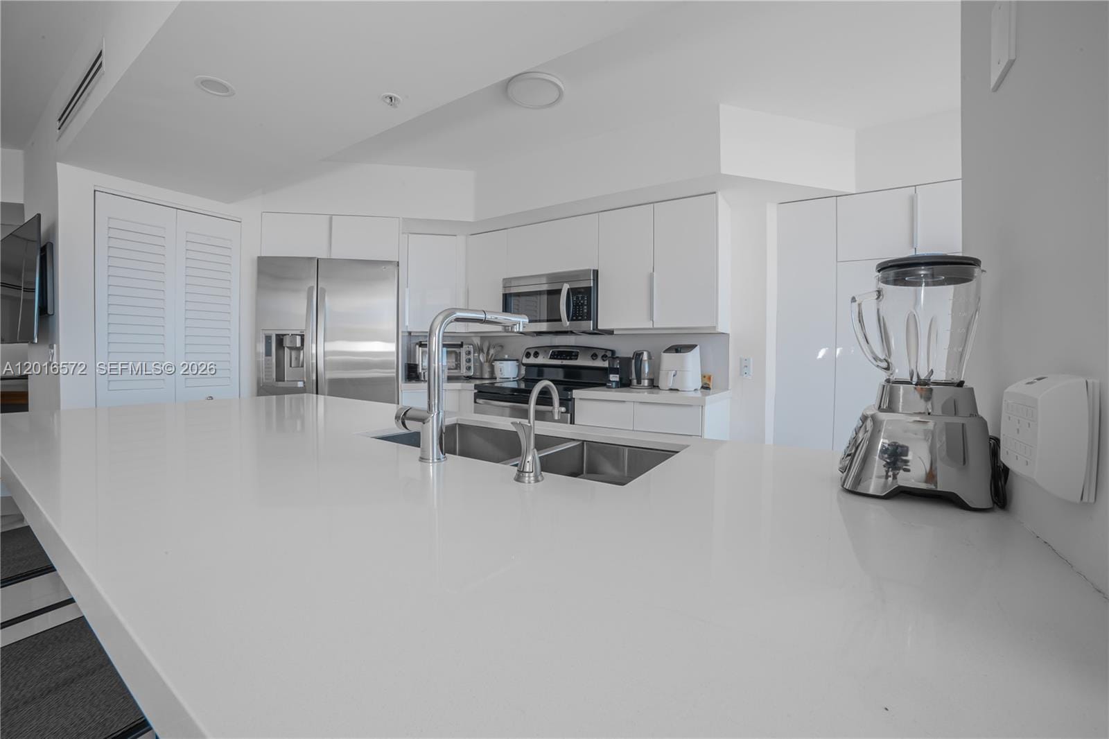 6301 Collins Avenue 1102, Miami Beach, FL 33141 photo 10