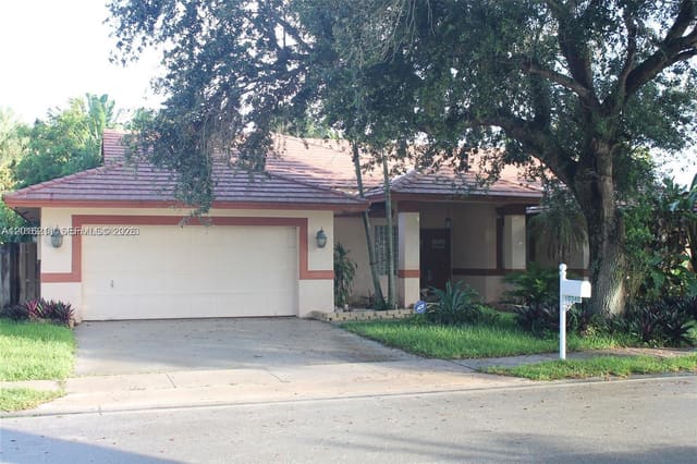 10340 SW 15th Street, Pembroke Pines, FL 33025