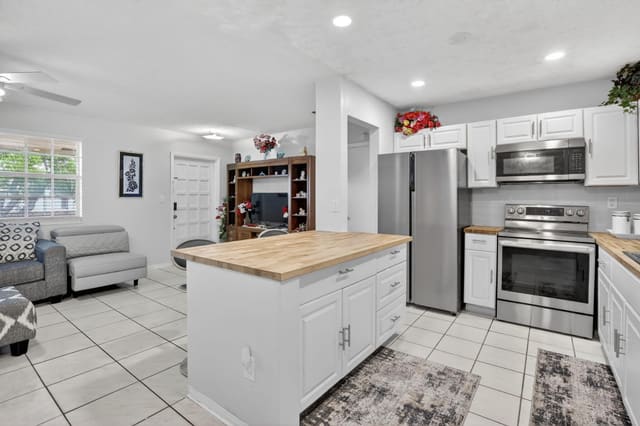1411 NW 89th Avenue, Pembroke Pines, FL 33024