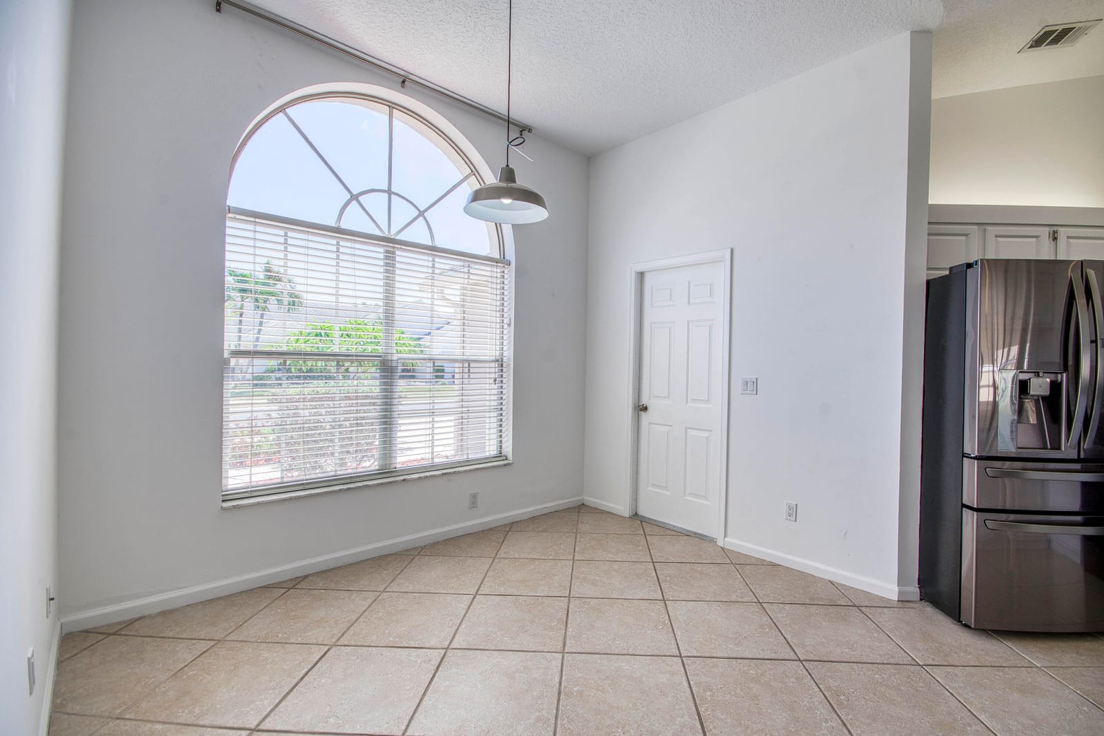 252 Moccasin Trail W — photo 4