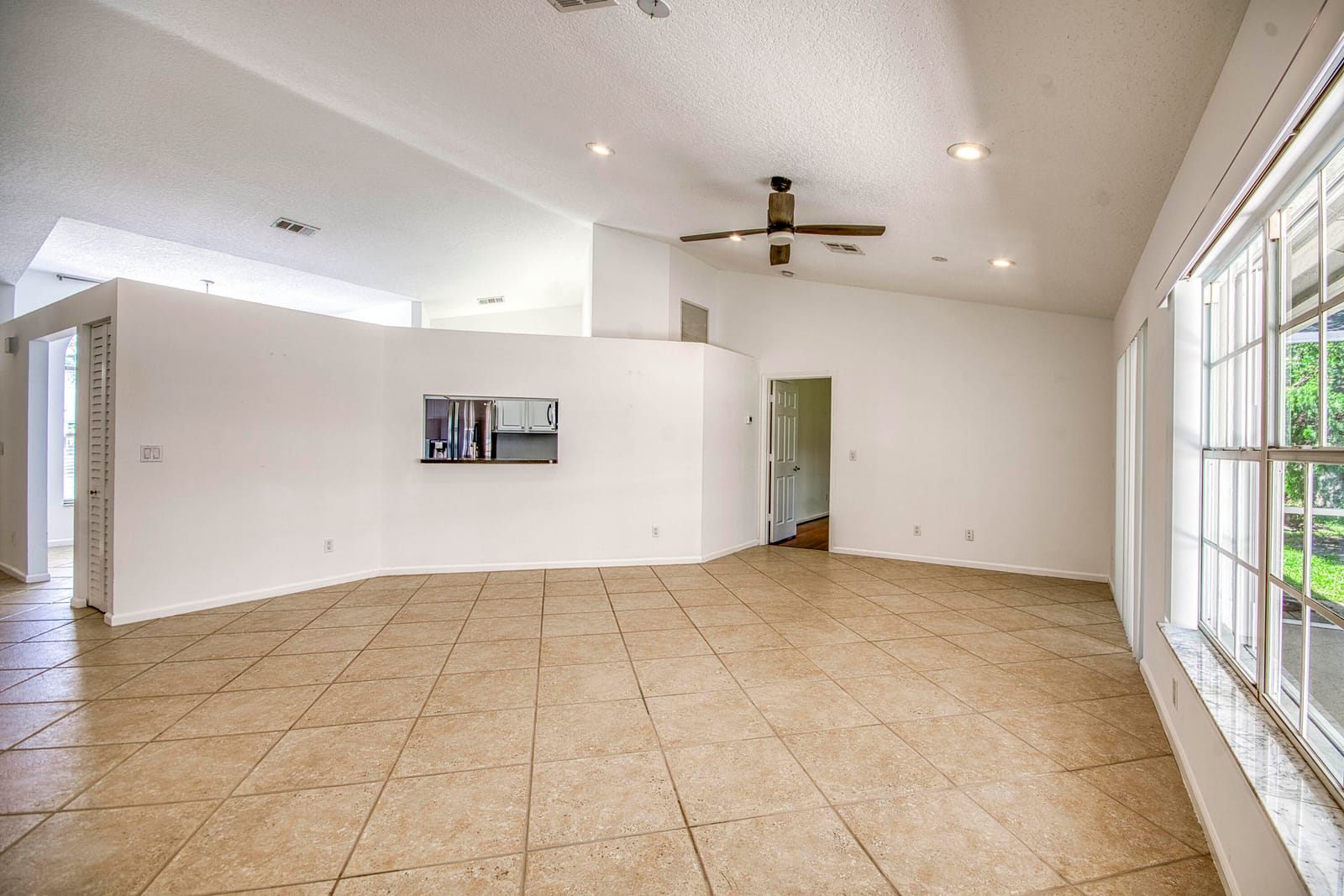 252 Moccasin Trail W — photo 6