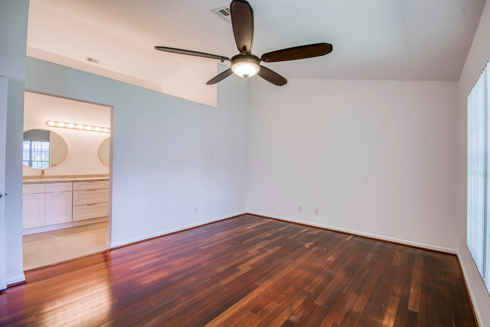 252 Moccasin Trail W — photo 8