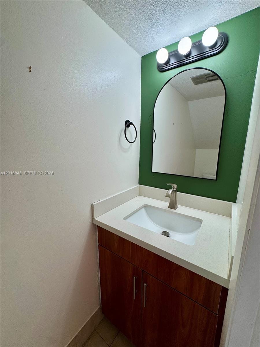 2762 W 60th Street 53 — photo 7
