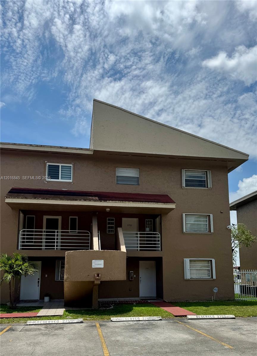 2762 W 60th Street 53, Hialeah, FL 33016, Hialeah