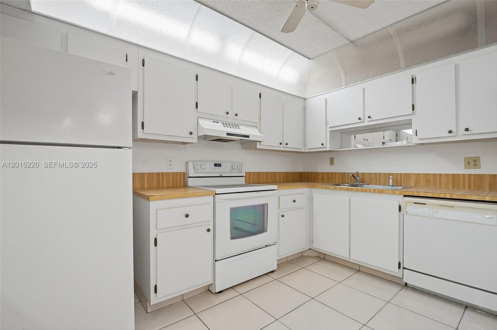 900 NE 195th Street 414, Miami, FL 33179 photo 8