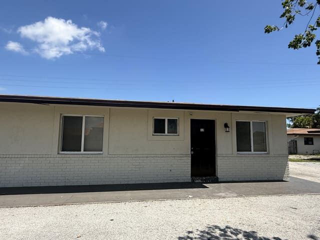 2820 Avenue S 12, Riviera Beach, FL 33404