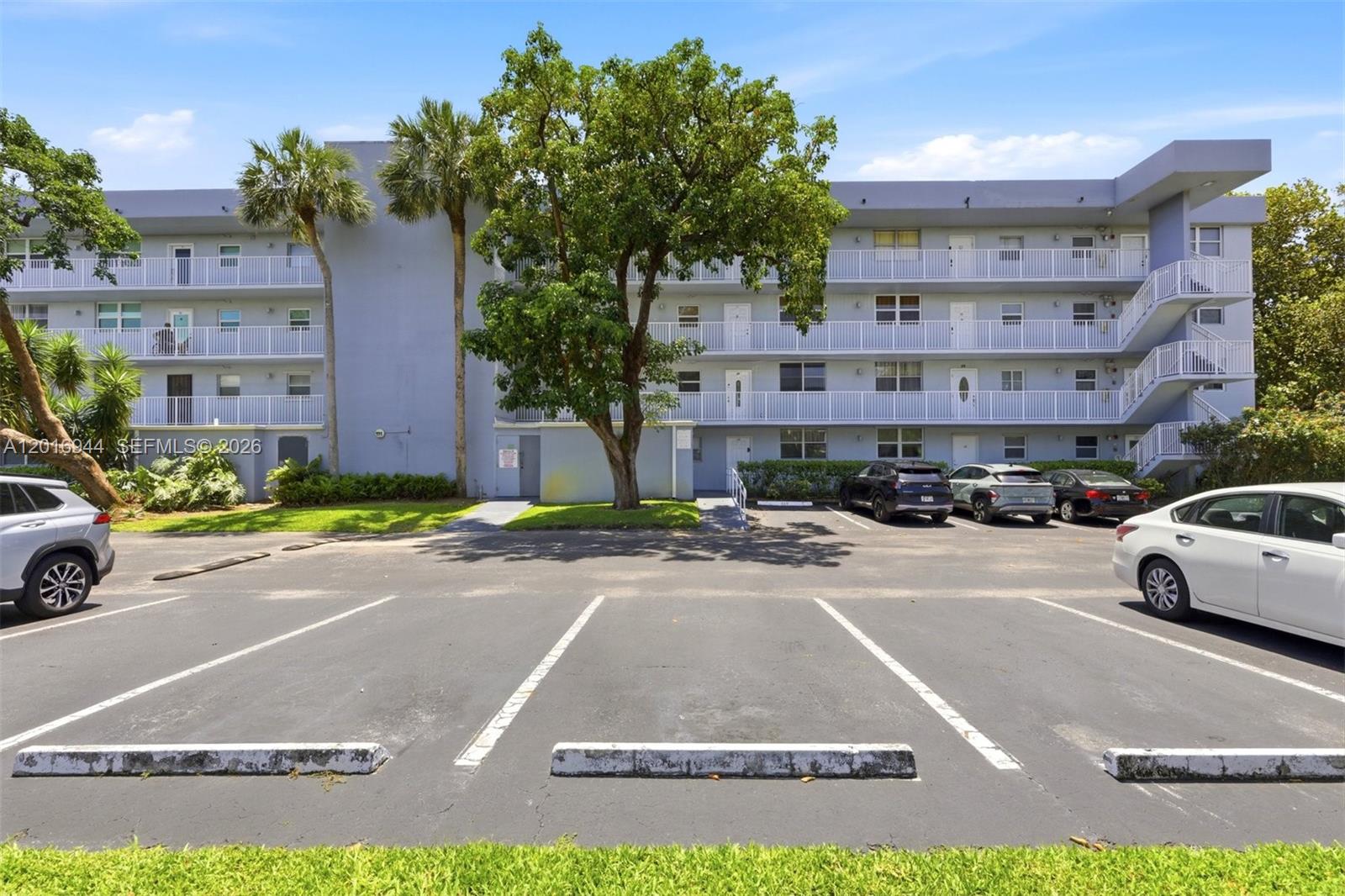 111 Royal Park Drive 2E, Oakland Park, FL 33309, Oakland Park