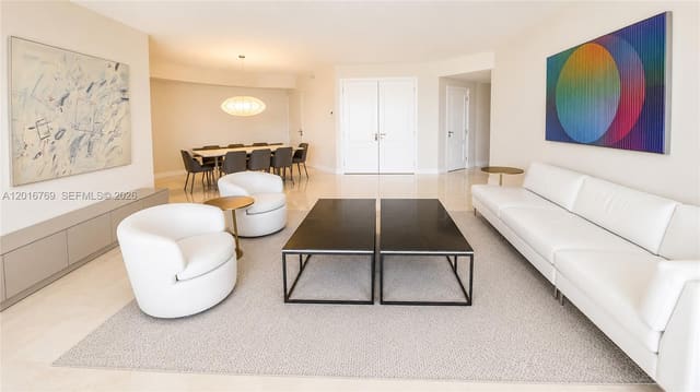 737 Crandon Boulevard 402, Lake Villa Two, Key Biscayne, FL