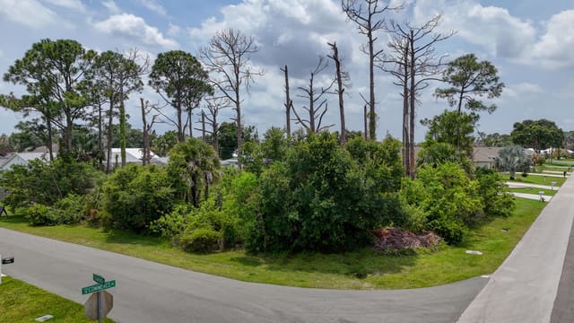 1802 SW Diamond Street, Port St. Lucie, FL 34953